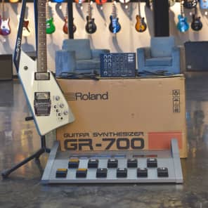 Roland G-707 W/GR-700 Guitar Synthesizer image 3