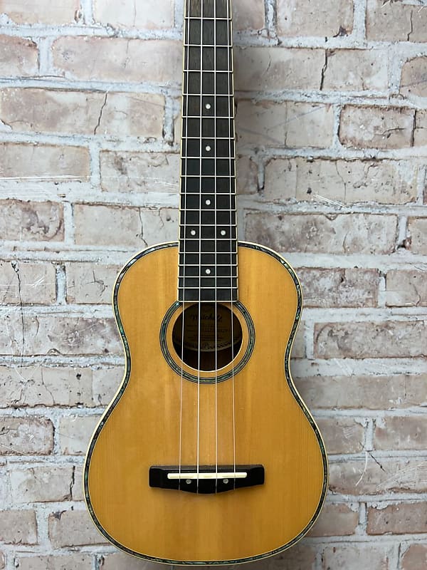 Mitchell mu70 store ukulele