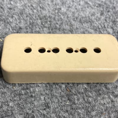 1970s Gibson White  P-90 Pickup Cover UC 452 B image 2