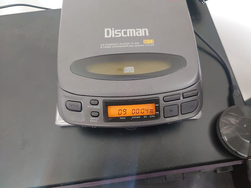 Sony Discman D-202 ポータブルCDプレーヤー 2011_09_27_181212.JPG