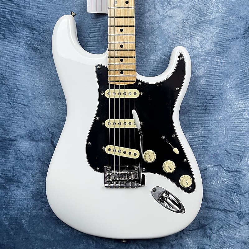 Fender Player Strat Polar White MN +Black Pickguard & Tex