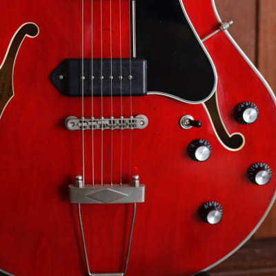 Eastman T64/V-T Antique Red Hollowbody Electric Guitar image 4