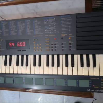 Yamaha PSS 680 1988 - MANUAL BOOK Grey Blue very near to DX7 2 FM operators 9 paramets and the same Drums that RX120 sequencer 5 Tracks Full working PSU image 5