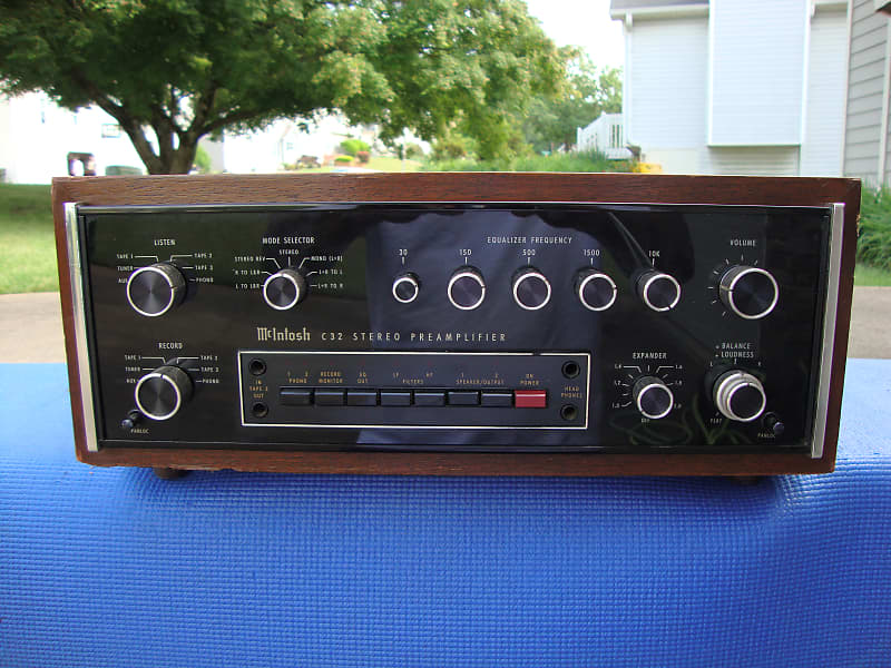 McIntosh C32 Preamplifier + L-52A Case - Pro Serviced 100% Functional  			