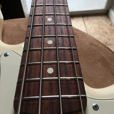Fender Standard Precision Bass 2009 MIM White - Body damaged image 5