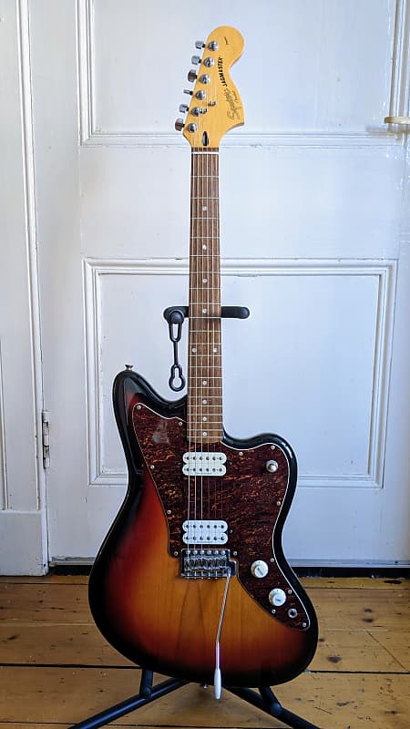 Fender Squier Jagmaster in Sunburst Finish - 2000 w/Case