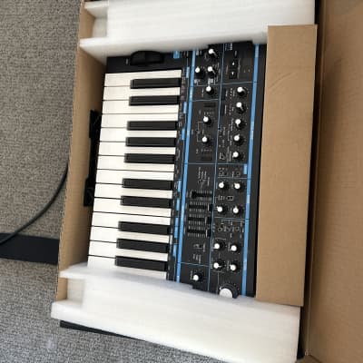 Novation Bass Station II 25-Key Monophonic Synthesizer 2013 - Present - Black