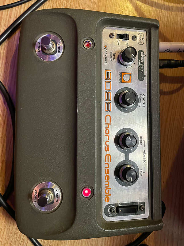 Johnny Marr's Boss CE-1 Chorus Ensemble – Ground Guitar