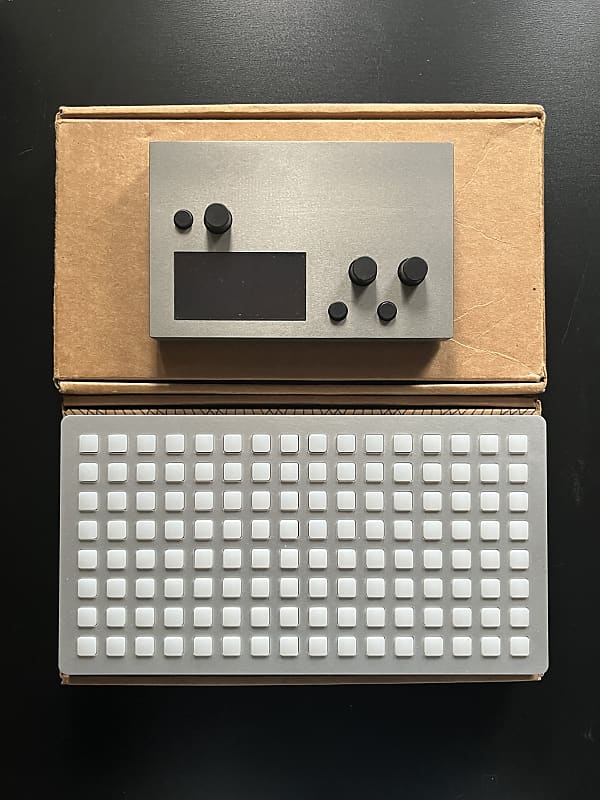 美品 monome grid 128 Other/unknown Monome Grid 128 - Pedal on ModularGrid