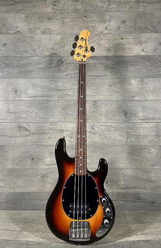 Music Man '78 Stingray Bass - サンバースト / メイプル