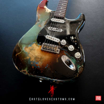 Fender Vintera ‘70s Stratocaster Sulf Green/Gold Leaf Heavy Aged Relic by East Gloves Customs image 2