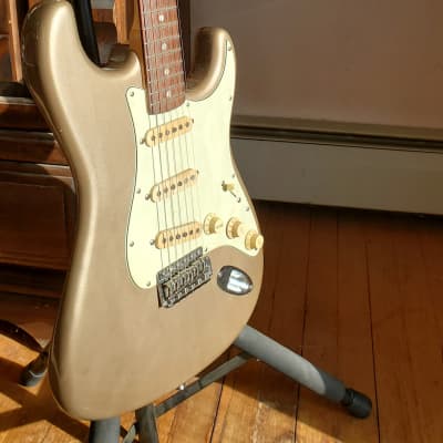 Fender Stratocaster 2010-2015 - Shoreline gold image 3