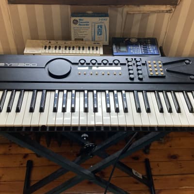 Yamaha YS200 80's FM synth refurbished