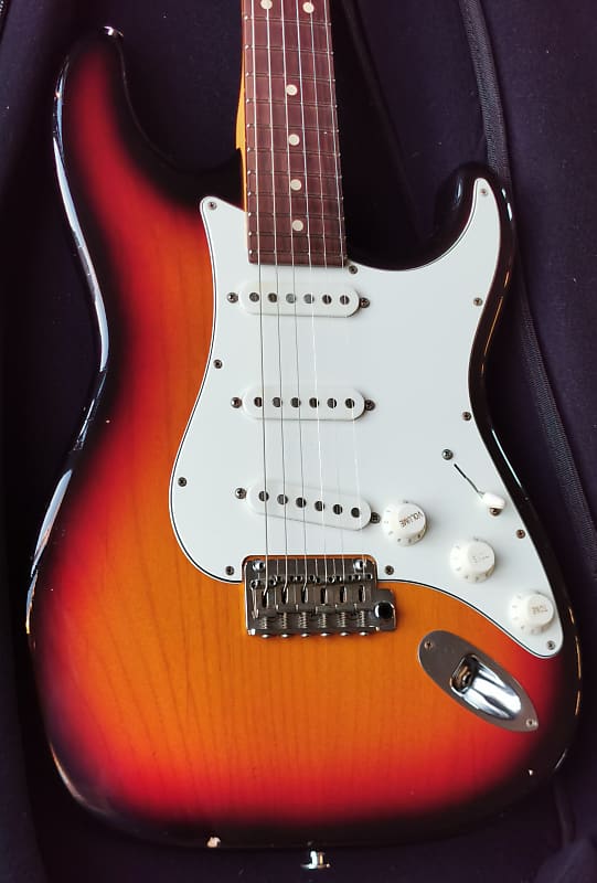 Suhr Classic S Antique 3 Tone Sunburst Aged Strat Sunburst