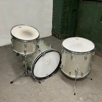 Ludwig 1970's "Super Beat" Silver Sparkle Drum Set 20/13/16 MADE IN USA 1970's - Silver Sparkle image 3