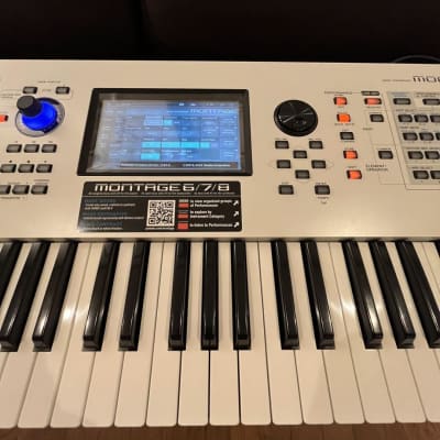Yamaha Montage 6 Flagship 61-Key Synthesizer White