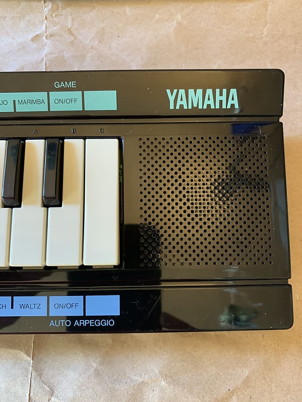 Yamaha PortaSound PSS-20 80s rare mini keyboard synth in