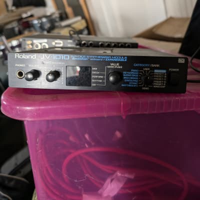 Roland JV-1010 64-Voice Synthesizer Module 1999 - 2003 - Black