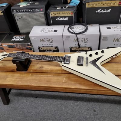 Hamer USA Vector  V shape in White with case and C.O.A. ebony fingerboard, near mint image 1