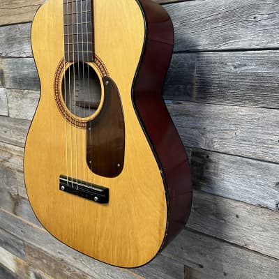 (16169) Silvertone 319 Acoustic Guitar w/ chipboard case image 2