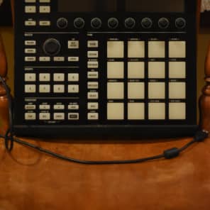 Native Instruments Maschine MkII with expansion kits. image 2