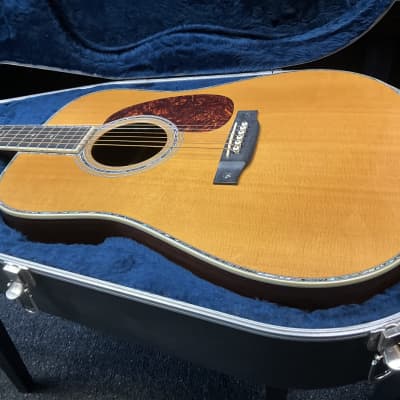 Martin D42 acoustic dreadnought guitar made in USA 2005 in mint condition with original hard case image 4