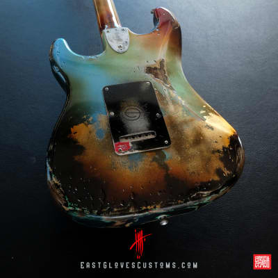 Fender Vintera ‘70s Stratocaster Sulf Green/Gold Leaf Heavy Aged Relic by East Gloves Customs image 3