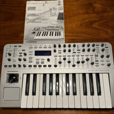 Novation X-Station 25-Key 8-Voice Synthesizer with USB Interface 2004 - Silver