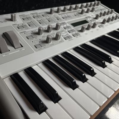 Access Virus TI2 Polar Synthesizer 2023