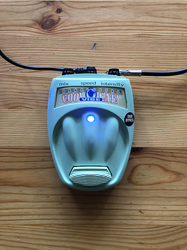 ✨ Danelectro Cool Cat Vibe Guitar Effects Pedal ✨