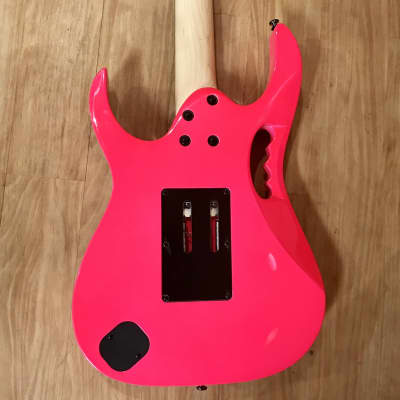 Ibanez JEMJRSPPK Steve Vai JEM Jr. Electric Guitar in Pink image 4