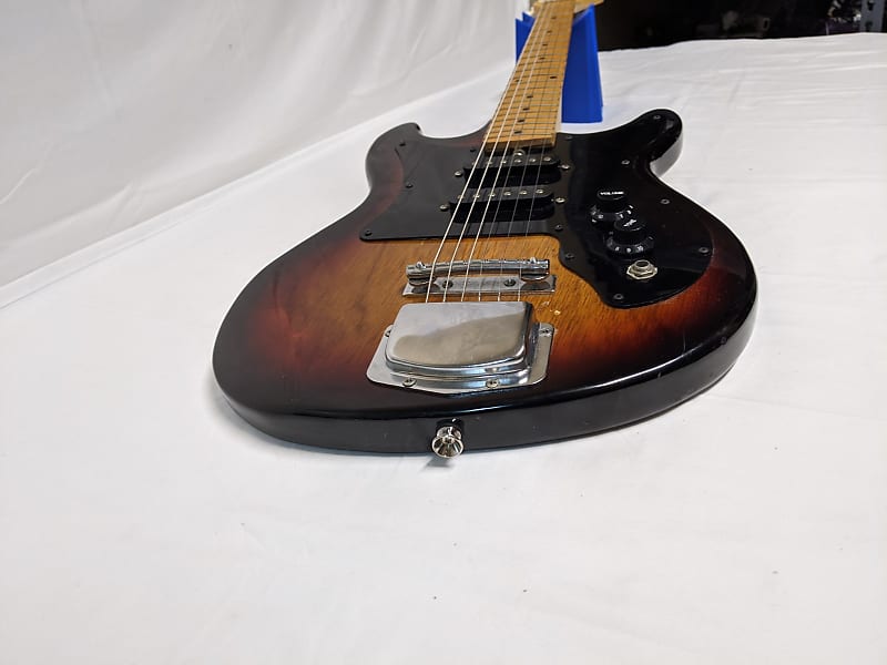 Harmony H804 Sunburst Vintage Double Cutaway Electric Guitar Harmony H804 Sunburst Vintage Double Cutaway Electric Guitar