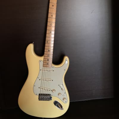 Fender Richie Sambora signature Vintage White for sale