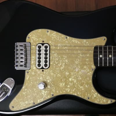 Fender Tom Delonge Stratocaster 2002 - Black image 17