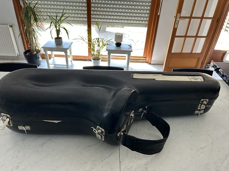 Selmer tenor saxophone flight case image 1