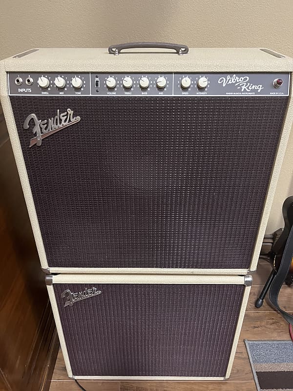 Fender VibroKing 60Watt 3x10" Guitar Combo with Extension Reverb