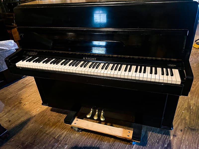 Acoustic upright piano Knight 44'' image 1