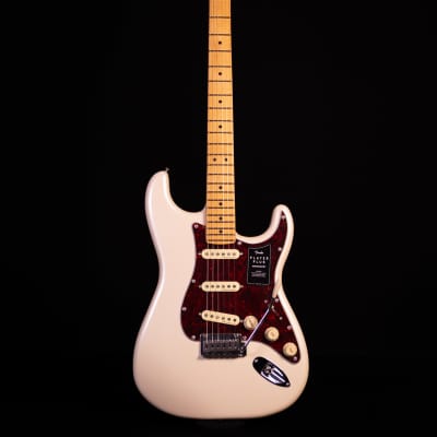 Fender Player Plus Stratocaster, Maple FB, Olympic Pearl, Deluxe  Bag image 3