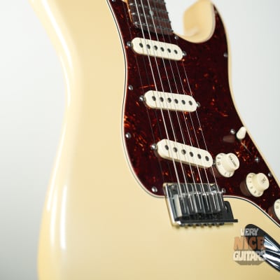 Fender American Deluxe Stratocaster with Rosewood Fretboard and SS frets 2009 Olympic Pearl image 6