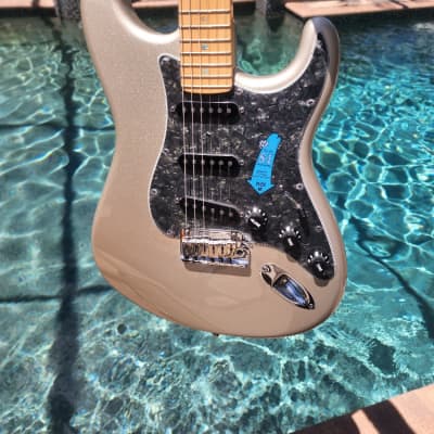 Fender 2005 American Deluxe Stratocaster 2005 Silver for sale