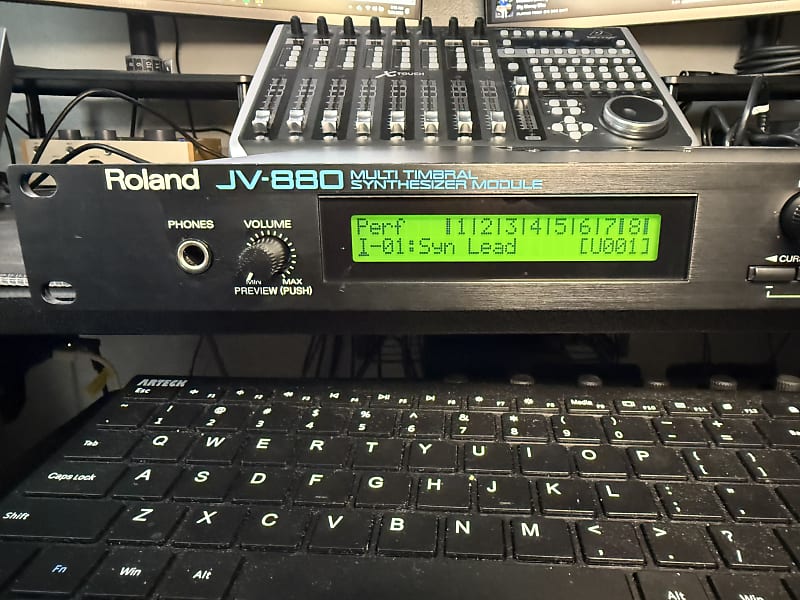 Roland JV-880 シンセサイザモジュール Roland JV-880 Multi Timbral Synthesizer Module Rackmount