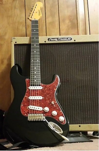 Black strat tortoise 2025 pickguard maple neck