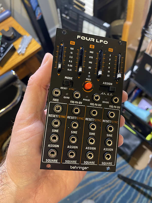 Behringer Four LFO