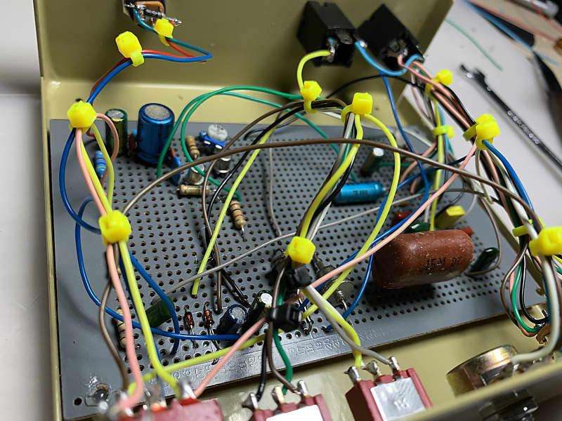 限界値下　Multy Color fuzz tower Boutique Multy Color fuzz tower based on colorsound fuzz