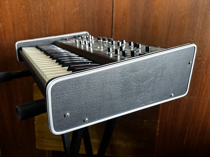 Roland System 100 MODEL 101 Monophonic Synthesizer w/ case Roland System 100 MODEL 101 Monophonic Synthesizer w/ case