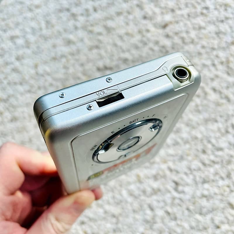 RARE] PANASONIC SX76 Walkman Cassette Player, Near Mint Silver