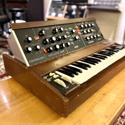 VINTAGE Moog MiniMoog Model D 1979 - Walnut original analog synthesizer USA synth image 4