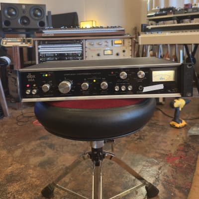 dbx 165A Over Easy Compressor / Limiter | Reverb