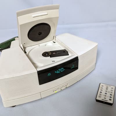 BOSE Wave Radio CD ベージュ オーバーホール品　動作良好 □ずっと欲しかった坊主！・・・初代のBOSE WAVE Radio♥ - YouTube
