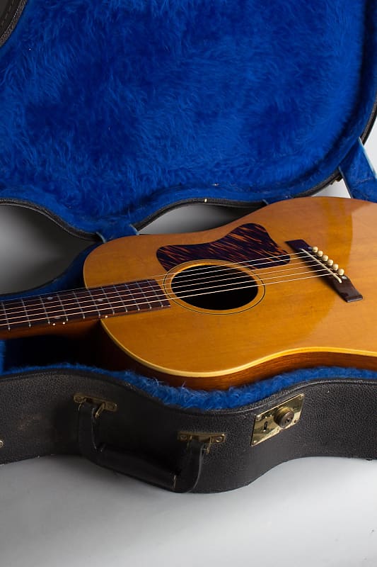 Gibson J-35 Flat Top Acoustic Guitar (1941), ser. #2586G
